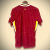 maillot-domicile-liverpool-saison-vingt-quatre-vingt-cinq-rouge-officiel Camisola principal Liverpool época vinte e quatro vinte e cinco vermelha oficial
