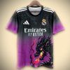 maillot-concept-real-madrid-edition-dragon-violet-2526 Camisola Conceito Real Madrid Edição Dragão Roxo 2526