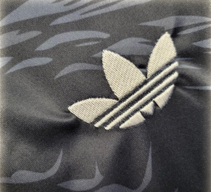 Camisola conceito Real Madrid estilo streetwear preto e vermelho padrão dragão para fãs