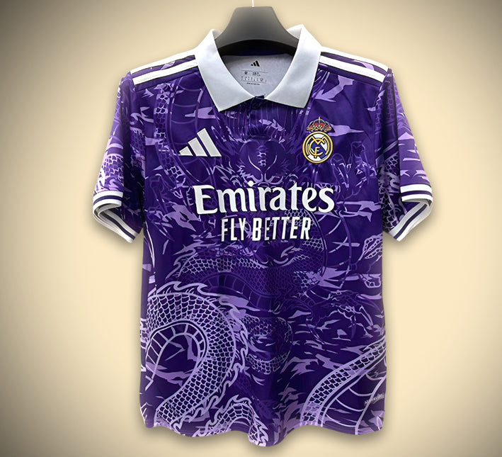 maillot-de-football-concept-real-madrid-violet-edition-dragon-saison-2526 Camisola de futebol conceito Real Madrid roxa edição dragão temporada 2526