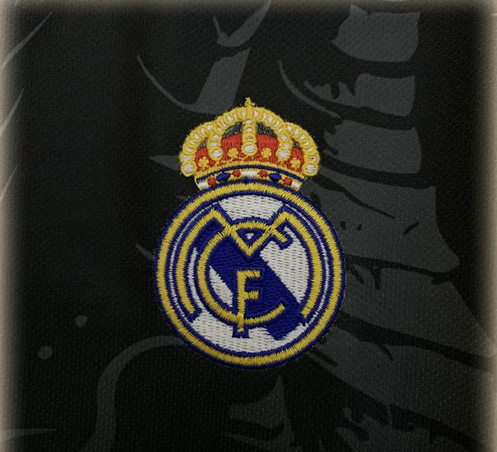maillot-de-football-concept-real-madrid-dragon-violet-saison-2526 Camisola de futebol conceito Real Madrid dragão roxo temporada 2526