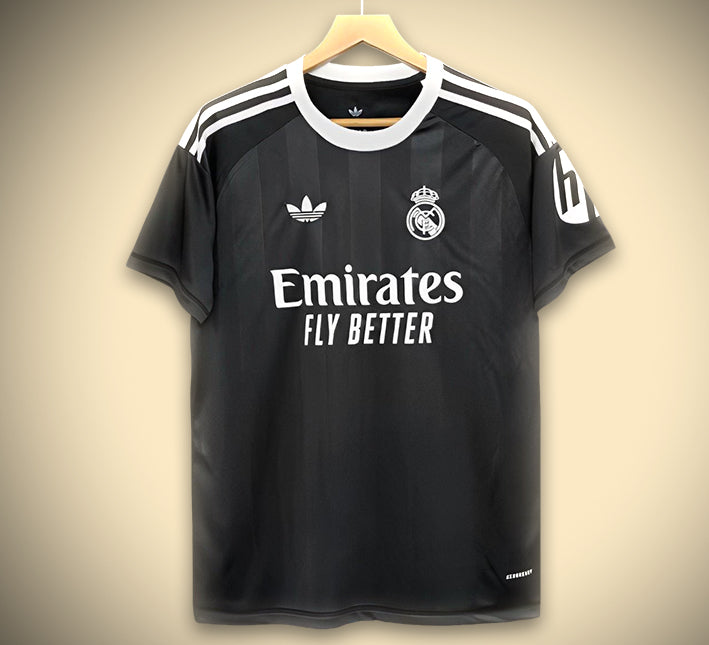 MAILLOTREALMADRID2425gardien-1.jpg Camisola Real Madrid Edição Guarda-Redes Preto 2025-2026 vista frontal
