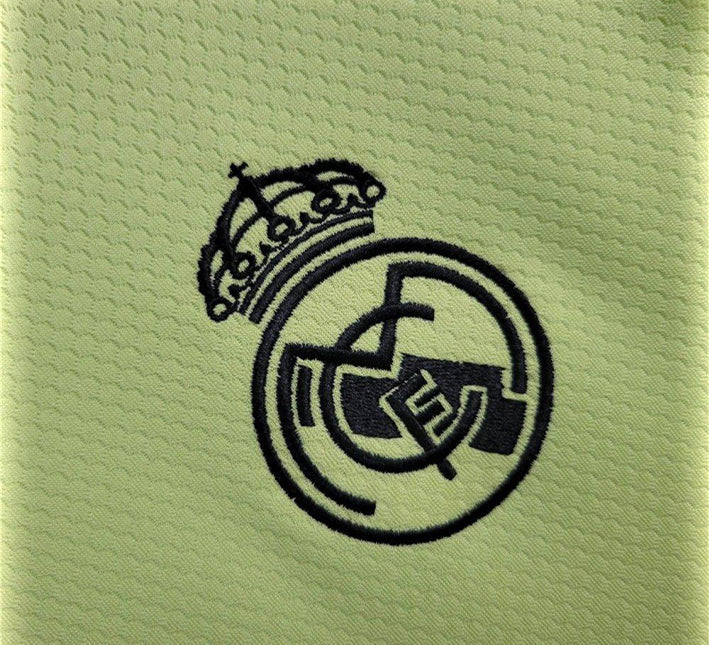 MAILLOTREALMADRID2425gardienvertlogo.jpg Camisola Real Madrid Guarda-Redes Edição Verde 2024-2025 detalhe do tecido