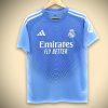 MAILLOTREALMADRID2425prematchavant-1.jpg Maillot Réal Madrid Avant-Match Édition Blue 2025-2026 vue de face