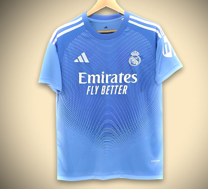 MAILLOTREALMADRID2425prematchavant-1.jpg Maillot Réal Madrid Avant-Match Édition Blue 2025-2026 vue de face