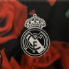 Camisola conceito do Real Madrid rosa e vermelha edição 2025 2026