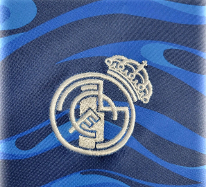 tunique-de-supporter-real-madrid-bleue-design-concept-collector-nouvelle-saison Túnica de adepto Real Madrid azul design conceito colecionador nova temporada