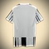maillot-de-football-juventus-domicile-avec-blason-du-club-de-turin Maillot de football Juventus domicile avec blason du club de Turin