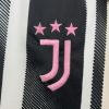maillot-domicile-juventus-saison-vingt-cinq-vingt-six-noir-et-blanc Maillot domicile Juventus saison vingt cinq vingt six noir et blanc
