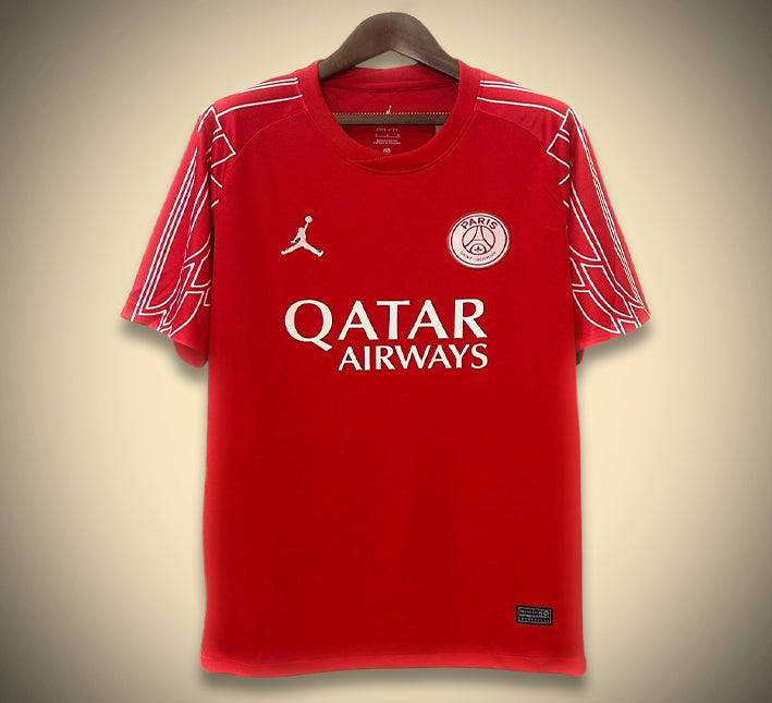 MaillotPSGEXT2RIEUR24-1.jpg Camisola Paris Saint-Germain Alternativa Edição Vermelha 2024-2025 vista de frente