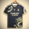 maillot-concept-real-madrid-dragon-or-edition-2425 Camisola Conceito Real Madrid Dragão Dourado Edição 2425