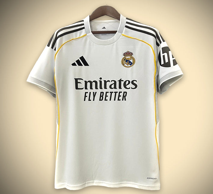 Maillot_R_al_Madrid_Domicile_25_26-1.jpg Camisola Real Madrid Principal 2025-2026 vista frontal