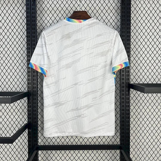 jersey-blanc-fc-barcelone-edition-concept-nouvelle-saison-2025-2026 Camisola branca FC Barcelona edição conceito nova época 2025 2026