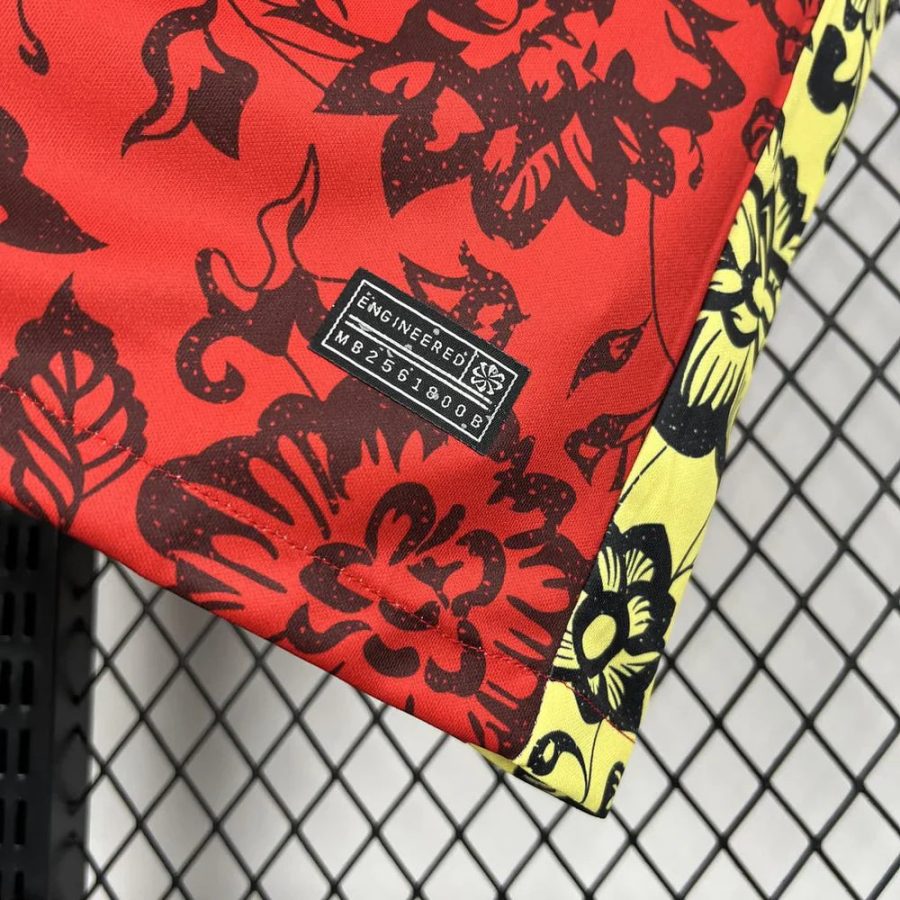 maillot-colore-portugal-tendance-fleurs-2025 camisola colorida Portugal tendência flores 2025