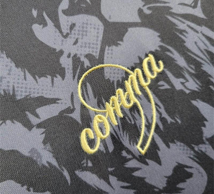 maillotangleterrecommanoirmarquez.jpg Camisola Concept Inglaterra Edição Comma Preto 2024 detalhe do tecido