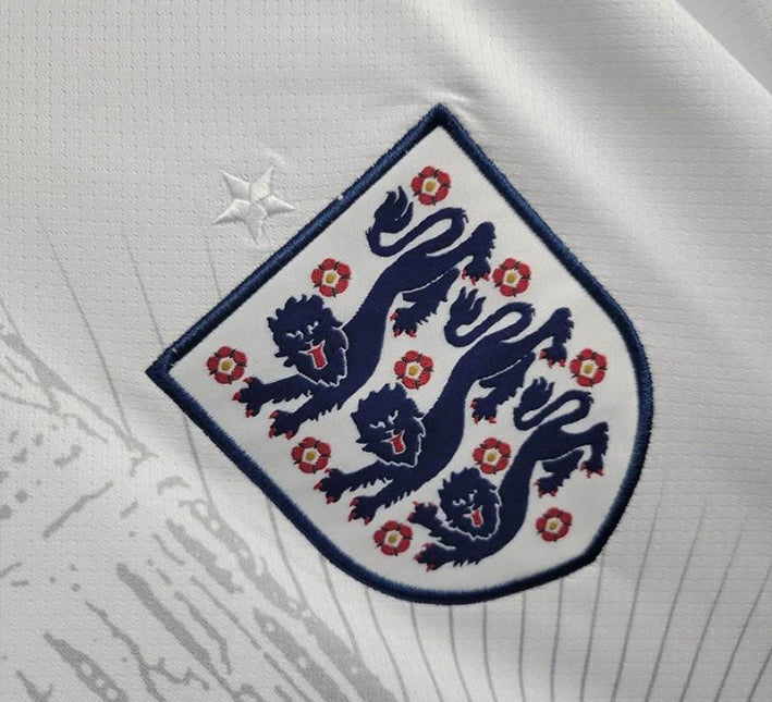 maillotangleterreconceptlogo.jpg Camisola Concept Inglaterra 2024 vista de perfil