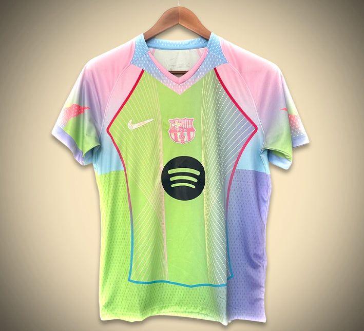 maillot-concept-fc-barcelone-edition-degrade-arc-en-ciel-2526 Camisola Conceito FC Barcelona Edição Degradé Arco-Íris 2526