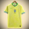 tenue-officielle-bresil-domicile-avec-ecusson-et-finitions-modernes Tenue officielle Brésil domicile avec écusson et finitions modernes