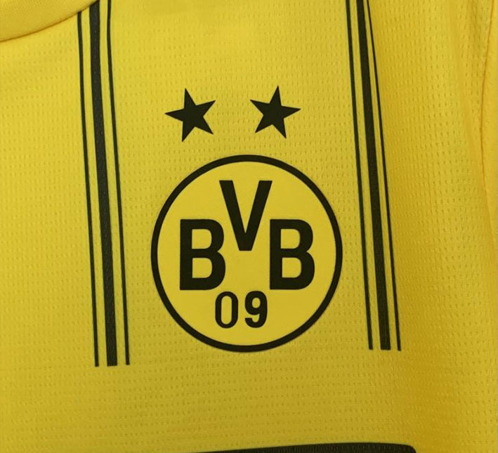 maillotbvbonepiecelogo.jpg Camisola Concept Borussia Dortmund Edição One Piece 2025-2026 vista de perfil
