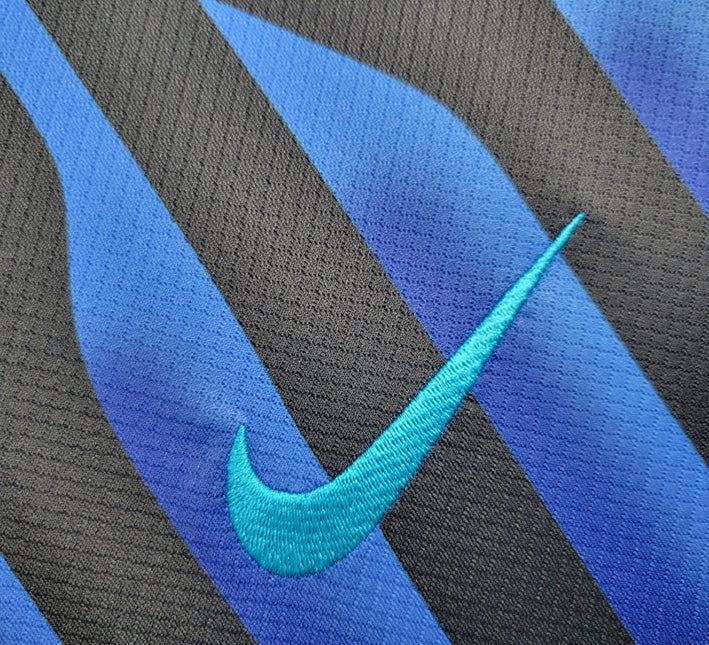 Camisola Principal Inter Milão edição conceito azul e preta