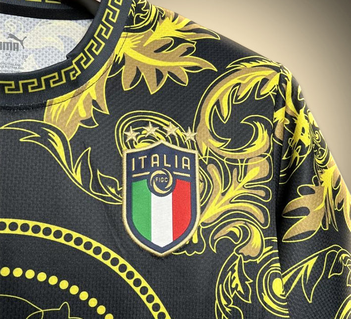 Camisola conceito Itália edição Versace temporada 2024 2025