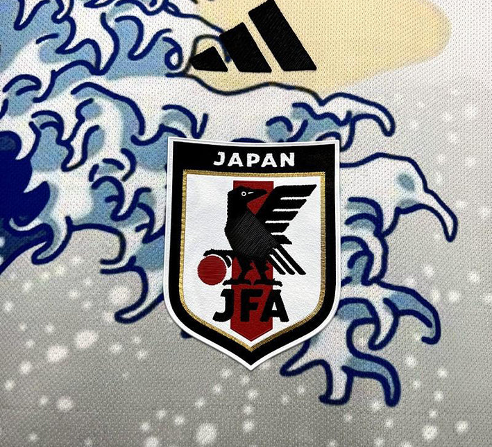 maillot-de-football-inspiration-japon-avec-motif-grande-vague-et-design-graphique-bleu-blanc Camisola de futebol inspiração Japão com motivo grande onda e design gráfico azul branco