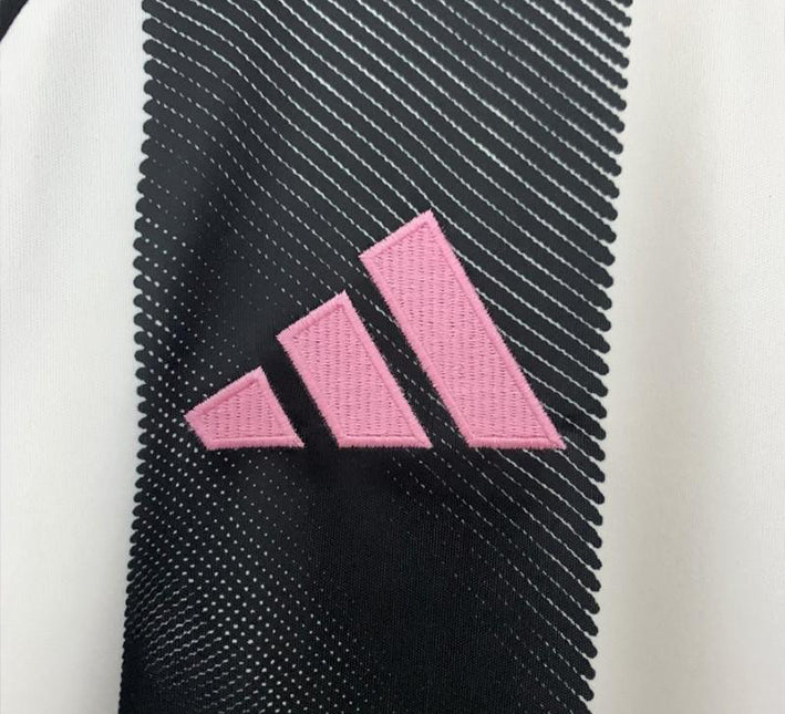 tenue-officielle-juventus-a-domicile-jersey-football-manches-courtes Tenue officielle Juventus à domicile jersey football manches courtes