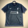 Equipamento de guarda-redes Liverpool vermelho com emblema do clube
