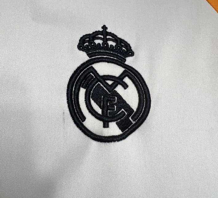 Camisola Real Madrid Treino Pré-Jogo 2024-2025 vista de perfil