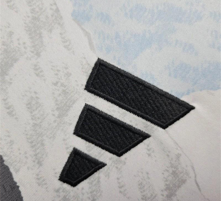 maillotrealmadridentrainementadidas.jpg Camisola Real Madrid Pré-Jogo 2024-2025 vista de perfil