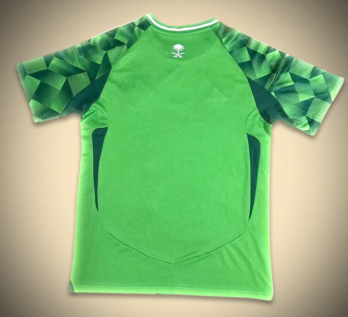 maillotsaudidomiciledos.jpg Camisola Arábia Saudita Principal 2024-2025 vista de perfil