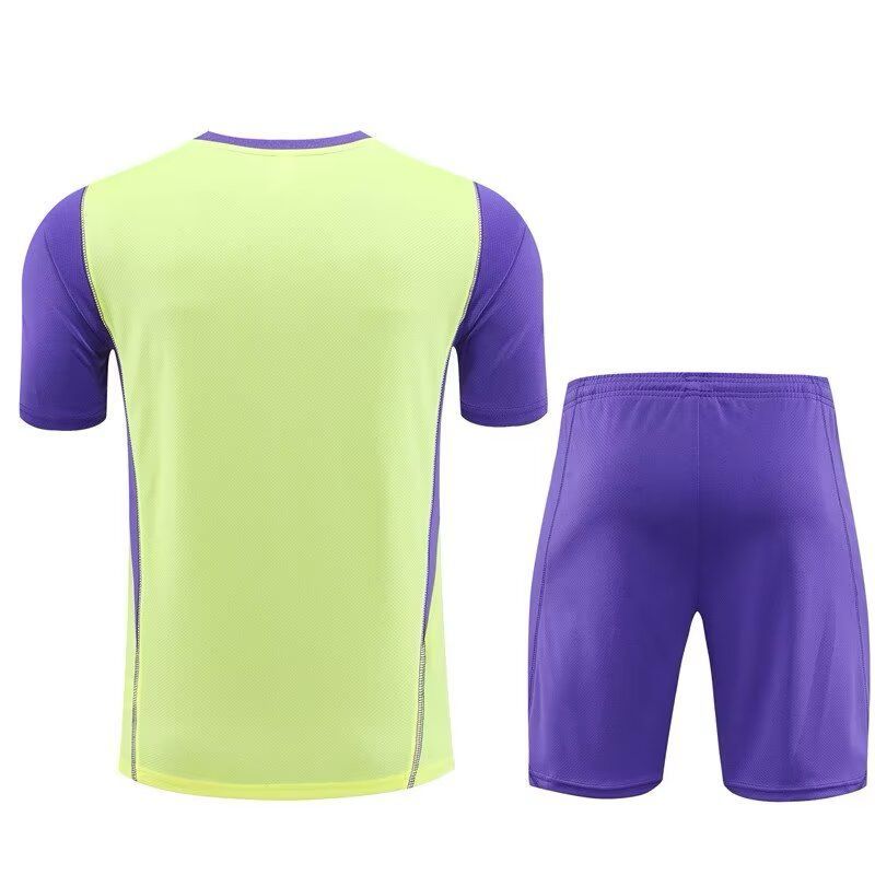 Conjunto treino Real Madrid temporada vinte e três vinte e quatro camisola e calção