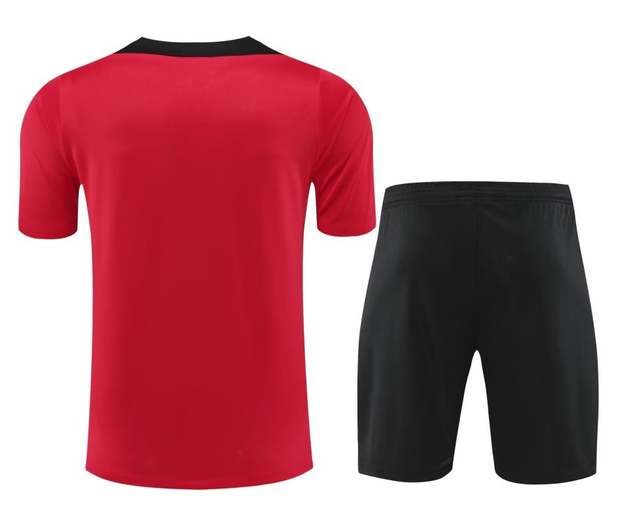ensemble-maillot-et-short-liverpool-saison-2024-2025-tenue-de-football-rouge Conjunto camisola e calção Liverpool época 2024 2025 equipamento de futebol vermelho