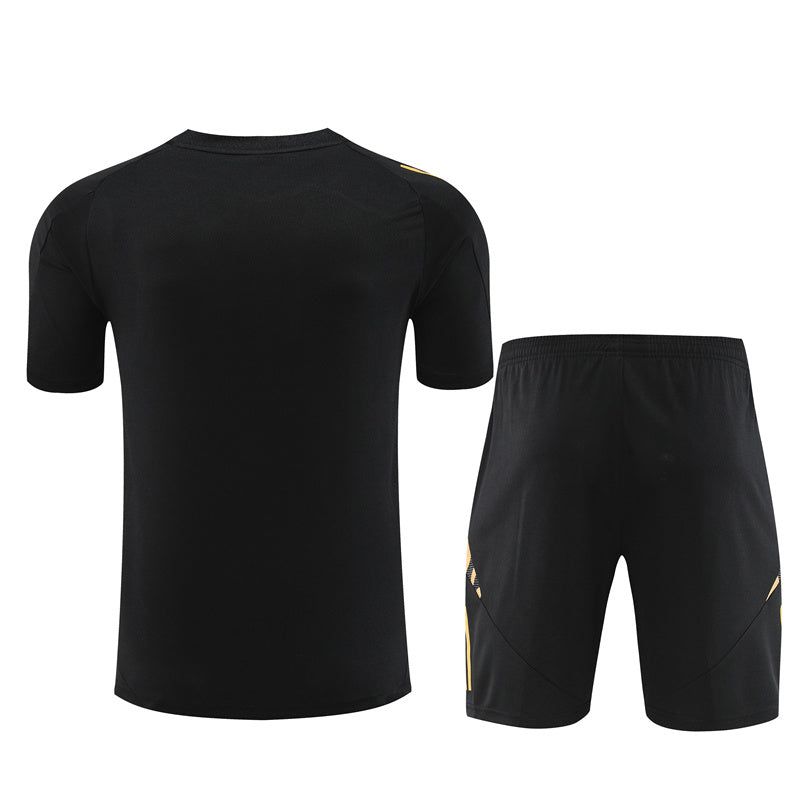 ensemble-maillot-et-short-real-madrid-saison-2024-2025-tenue-officielle Conjunto camisola e calção Real Madrid época 2024 2025 equipamento oficial