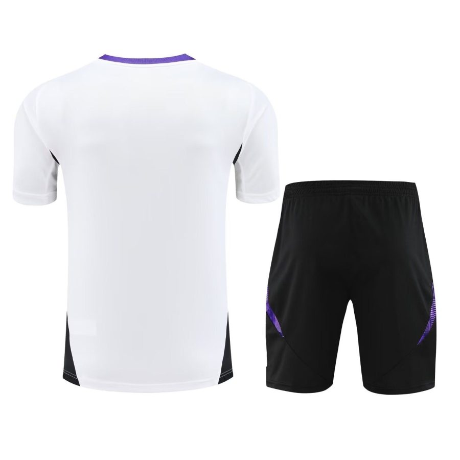 Conjunto camisola e calção Real Madrid época dois mil vinte e quatro dois mil vinte e cinco