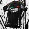 jersey Arsenal alternativa adidas vermelho e preto para adepto dos Gunners