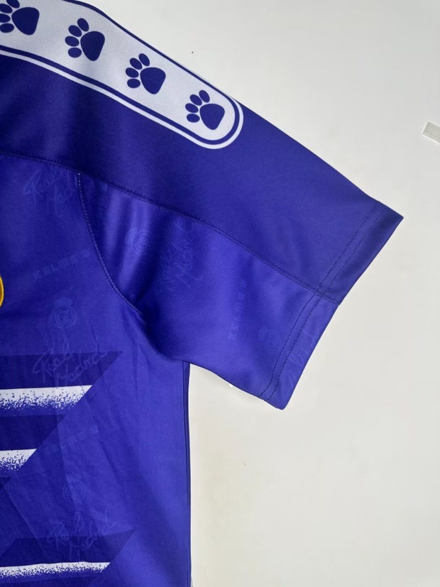 Camisola colecionável Real Madrid alternativa anos noventa para adeptos