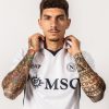 jersey-de-foot-ssc-napoli-version-exterieur-2024-2025-avec-ecusson-du-club Camisola de futebol SSC Napoli versão alternativa 2024 2025 com emblema do clube