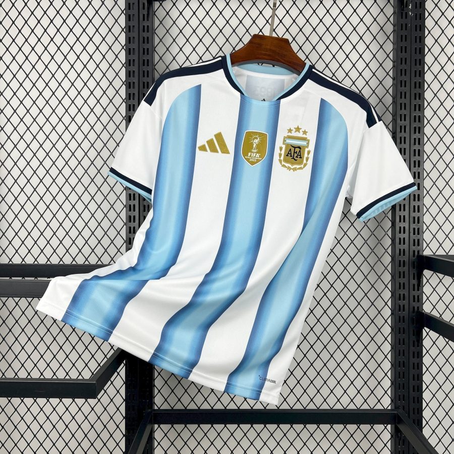 jersey-de-football-argentine-domicile-2026-rayures-bleu-ciel-et-blanc jersey de football Argentine domicile 2026 rayures bleu ciel et blanc