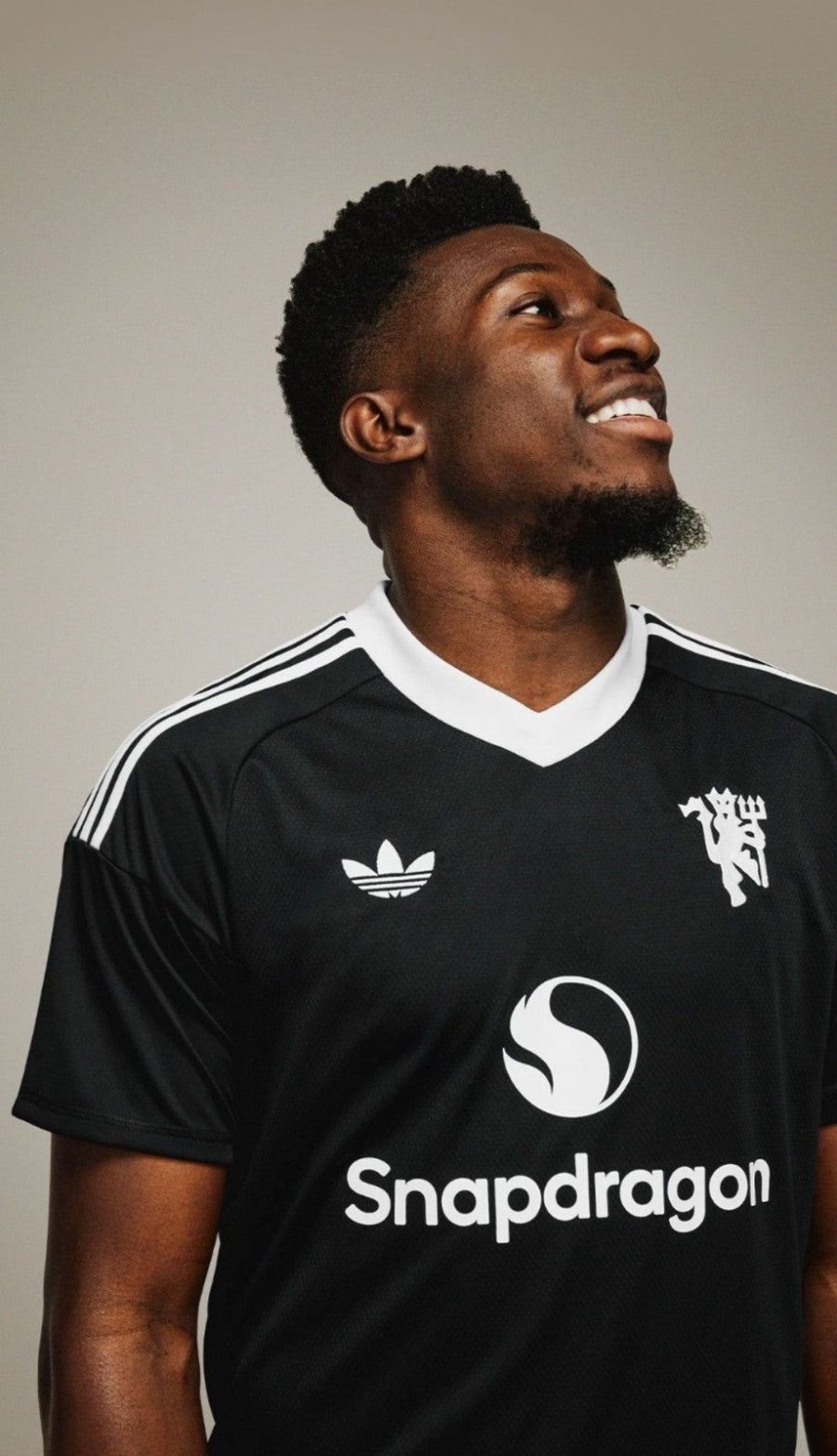 jersey-de-gardien-manchester-united-nouveau-kit-officiel-2024-2025 Camisola de guarda-redes Manchester United novo kit oficial 2024 2025