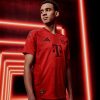 jersey-foot-bayern-munich-home-2024-2025-avec-ecusson-club camisola futebol Bayern Munich home 2024 2025 com emblema clube