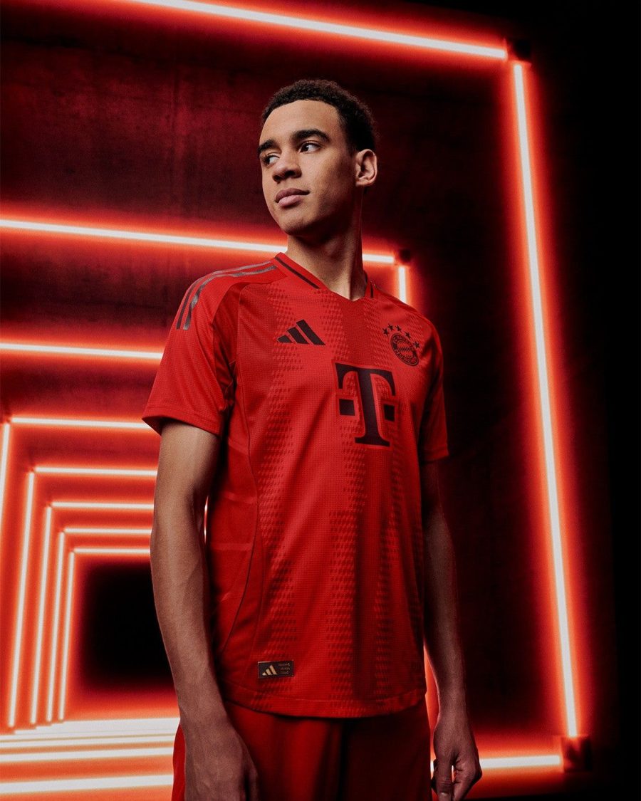jersey-foot-bayern-munich-home-2024-2025-avec-ecusson-club camisola futebol Bayern Munich home 2024 2025 com emblema clube