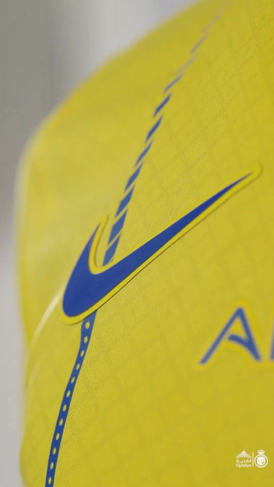 camisola oficial Al Nassr FC cor amarela principal