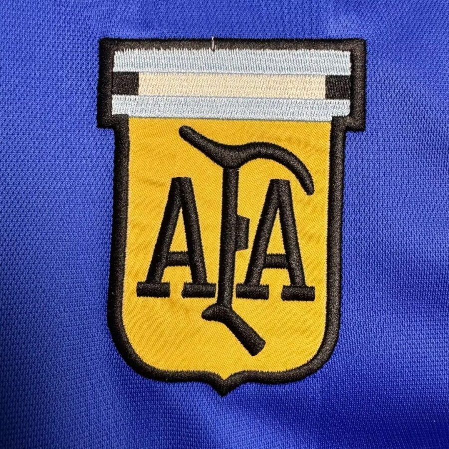 maillot-de-football-argentine-exterieur-saison-mille-neuf-cent-quatre-vingt-six maillot de football Argentine extérieur saison mille neuf cent quatre vingt six