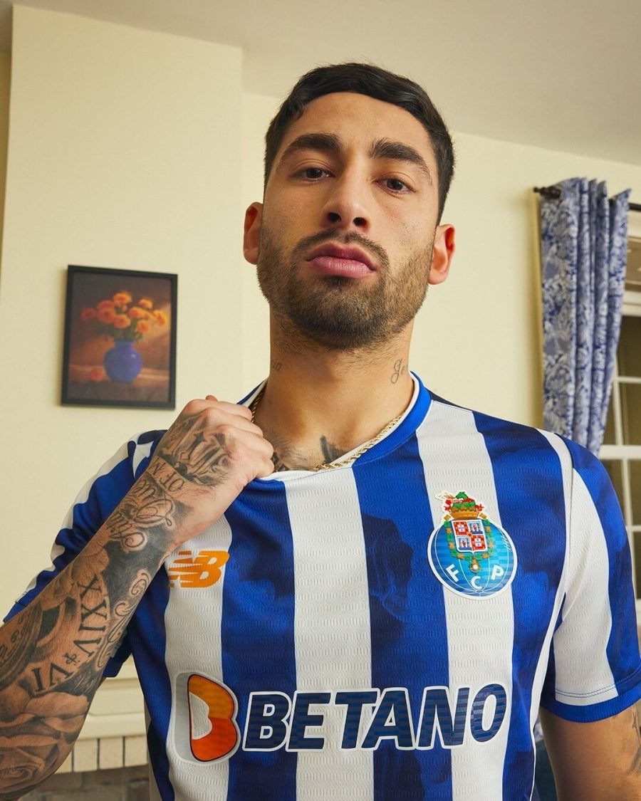 camisola de futebol FC Porto kit principal mangas curtas emblema do clube