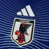 maillot-de-football-japon-domicile-2026-avec-blason-et-design-officiel Camisola de futebol Japão principal 2026 com brasão e design oficial