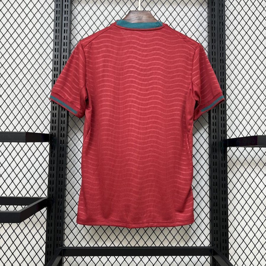 Camisola principal de Portugal época 2026 vermelha e verde equipamento oficial de futebol