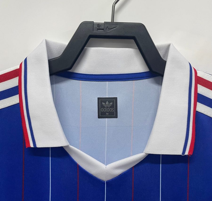 maillot-domicile-equipe-de-france-vintage-saison-mille-neuf-cent-quatre-vingt-deux Camisola principal seleção francesa vintage época mil novecentos e oitenta e dois