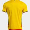maillot-domicile-equipe-de-roumanie-saison-2025-rouge-jaune-bleu camisola principal seleção da Roménia temporada 2025 vermelho amarelo azul