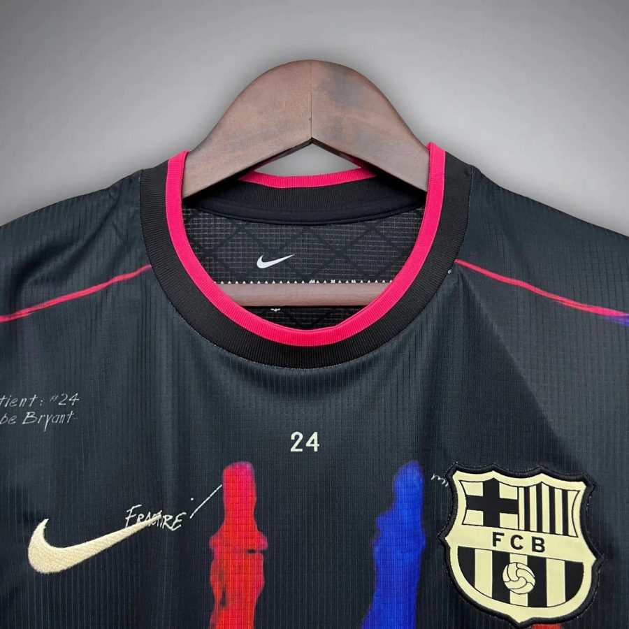 maillot-domicile-fc-barcelona-saison-2025-2026-design-blood-rouge-et-bleu camisola principal FC Barcelona época 2025 2026 design blood vermelho e azul